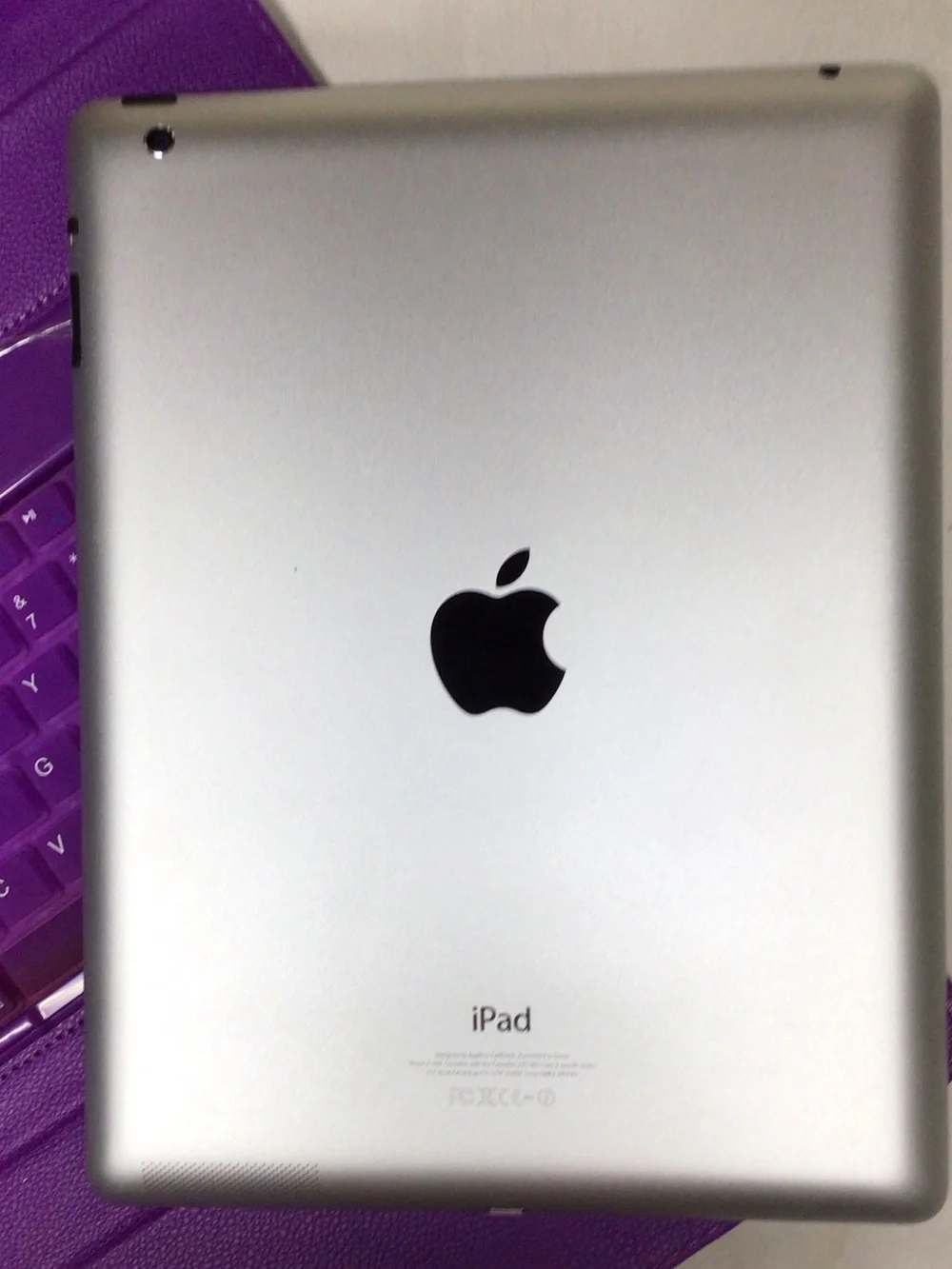 Apple iPad with case ,4 gen apple iPad with Bluetooth keyboard. Please read